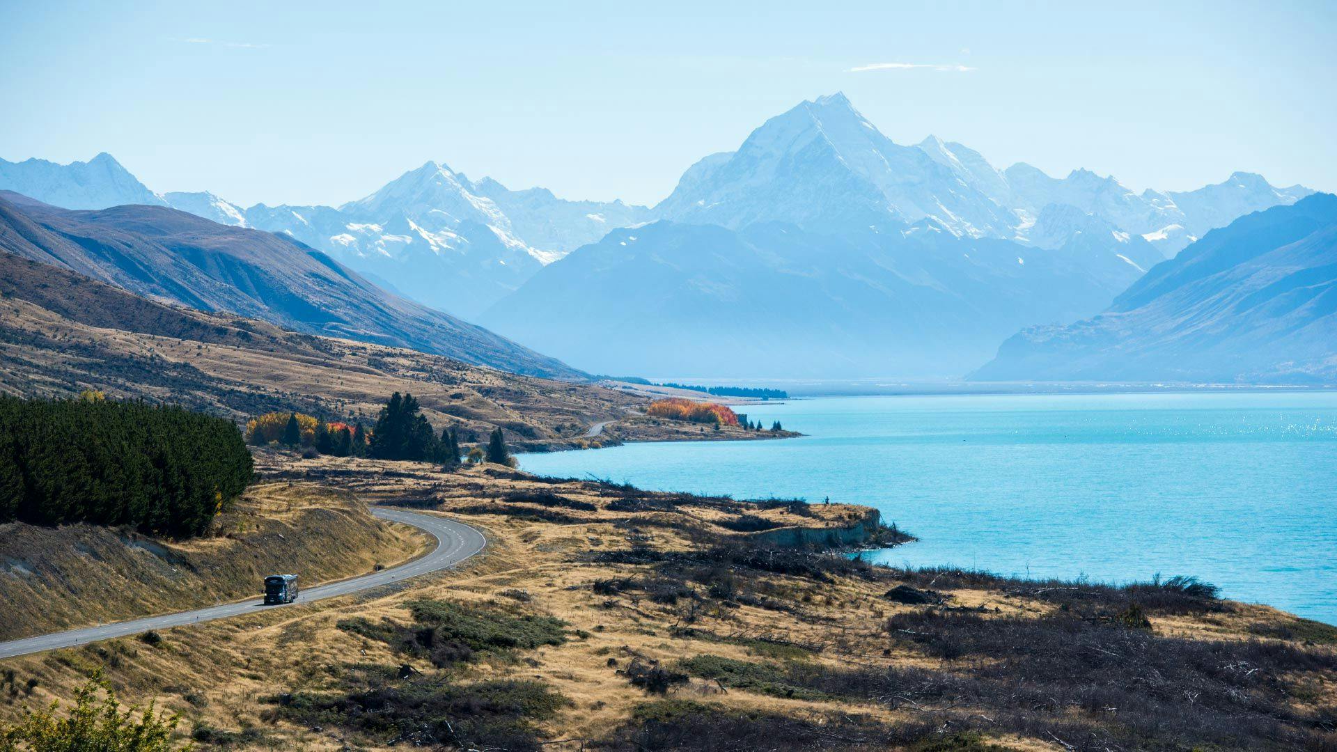 View of Lake Pukaki and the Southern Alps